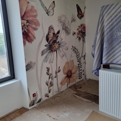 papier peint motif fleurs et papillons